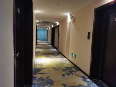 -地中海阳光大酒店(南昌红谷滩学府大道地铁站店)