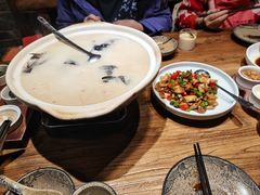大砂锅炖鱼头汤-丹江渔村(首都机场店)