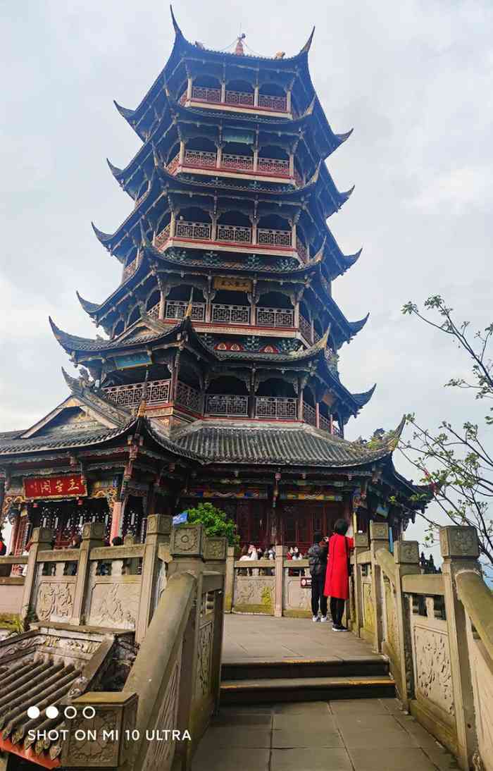 都江堰景区-"请大家注意:进入都江堰市时,会有本地人说.