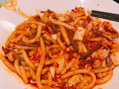 野蘑菇鸡肉炒米粉-疆Jiang·新疆秘制料理