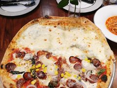 烤肠披萨拼蓝纹芝士披萨-1861意大利餐厅(文化广场店)