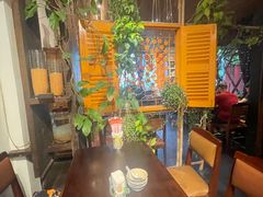 -Cuc Gach Quan Restaurant
