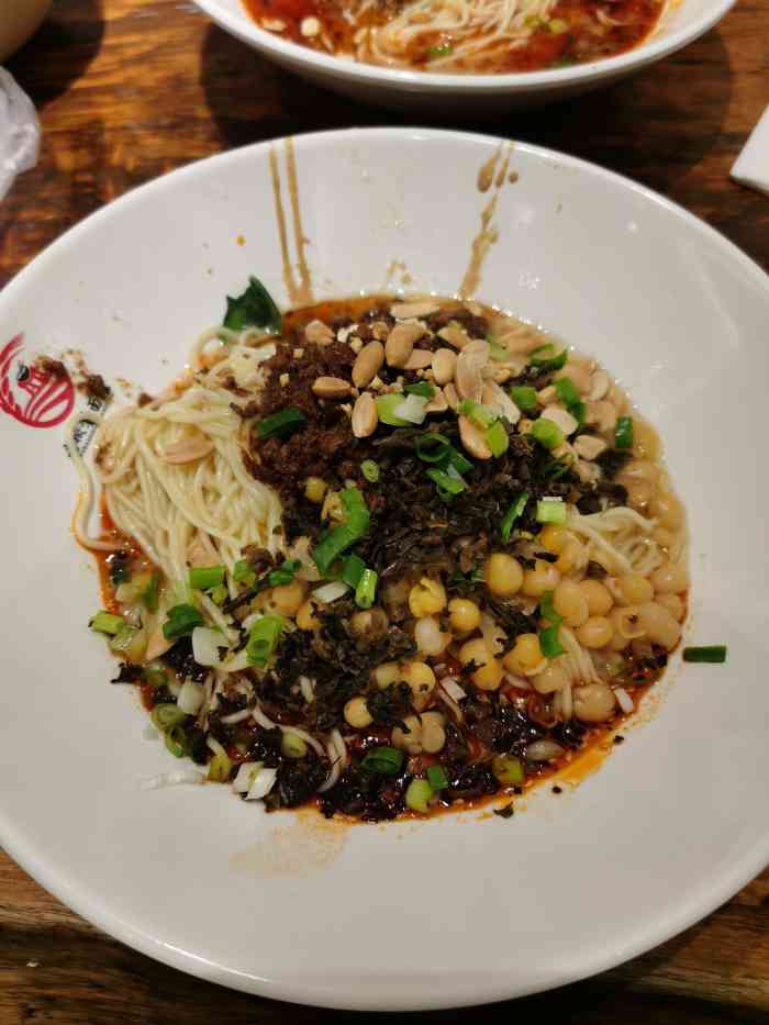 老板凳重庆小面(闽江路店)-"这家板凳面位于闽江路上,临近泰山路,开了