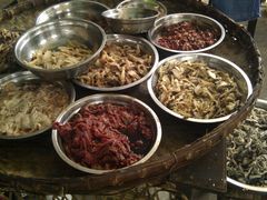 待下锅的菜-周记翘脚牛肉