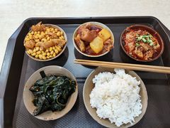 -董哥山城碗碗香(美专校街店)