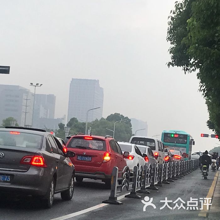 大潤發汽車停車場