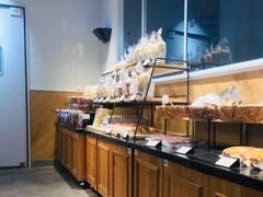 面包甜点陈列柜-皇冠幸福里动物奶油生日蛋糕(万达店)