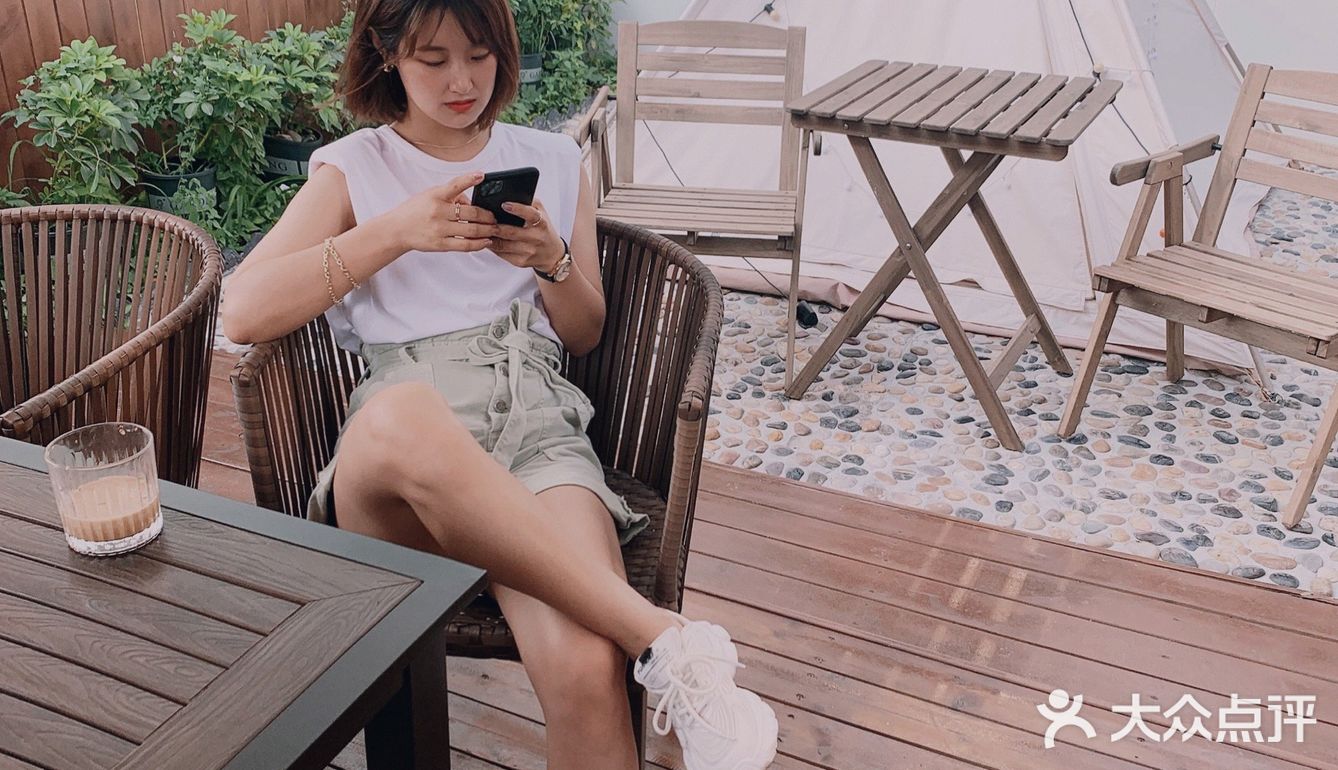 来这个小院子过夏天呀