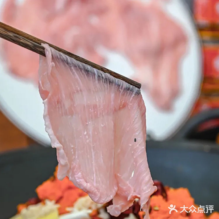 重庆老火锅：香辣麻辣，激发味觉！🌶️