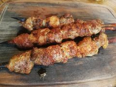 红柳羊肉串-阿里家·新疆烤肉酒場 by MIG