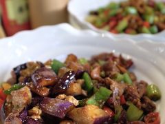 茄子肉丁小公鸡双拼面-乐三里屯面馆(阿那亚店)