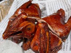 蝴蝶里招牌手撕乳鸽-蝴蝶里·粤菜·点心(龙湖天街&滨江店)