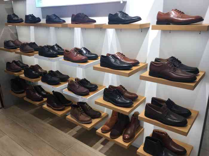 clarks(万象城店)-"店铺在三楼,今天在一楼举办大型路演活动,.
