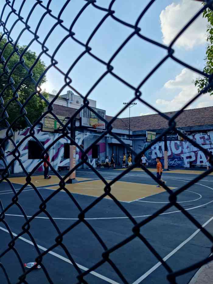 洛克公园吴中店(吴中路店)-"不一样的街球,特别的运动体验,上海最好美