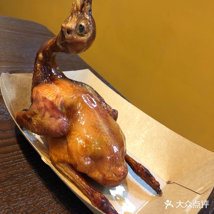 和各镇区方言的牌子,对小店来说很不错。服务态度