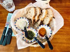 三种酱配酸面包-Mesa Madre梅萨妈妈·Bintana(国贸店)