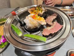 -围炉肉舍•炭烤活鳗•丹东海鲜烤肉(步行街店)