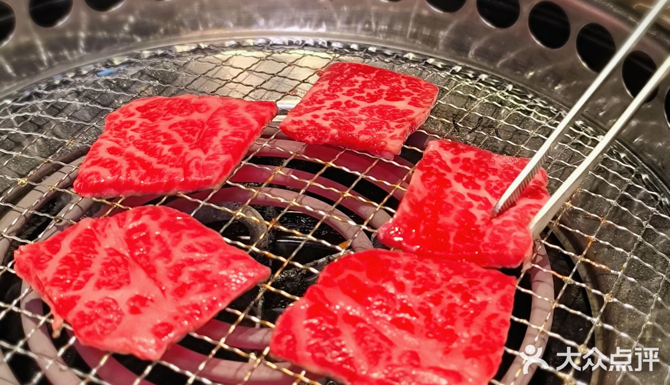 谁说餐饮寒冬没好店❓❗阶梯日式烤肉来破局！