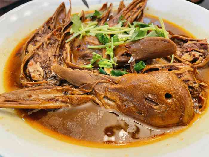 菜品 辣辣辣,鸭头又辣又好吃,非常上头.