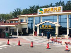 -窦店服务区-停车场