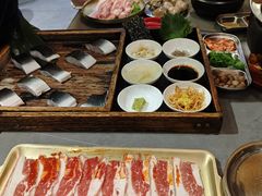 -围炉肉舍•炭烤活鳗•丹东海鲜烤肉(步行街店)