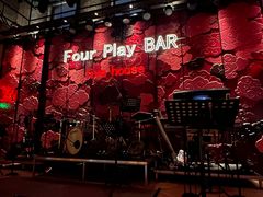 -FOUR PLAY BAR