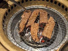 -山川小町·极番烧肉(新地假日广场店)