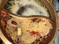 锅底·九宫格-房子红了鱼豆花重庆老火锅(广厦学院店)