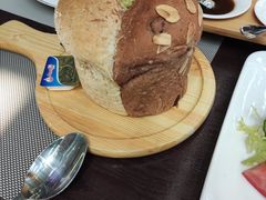 三色面包配黄油-花园饭店-西餐厅
