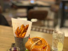 -BOURBON 玻本美式餐厅酒吧(虹桥新天地店)
