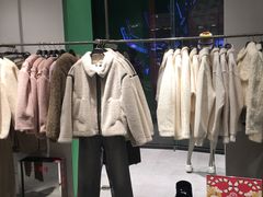 -URBAN REVIVO(欢乐海岸购物中心店)