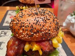 BBQ菠萝汉堡-FAT COW(虹梅路店)