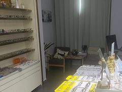 -视野联行眼镜•蔡司•依视路(温江店)