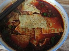 红油米线-老字号杨坡红油米线腊汁肉夹馍(东四道巷店)