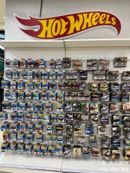 -卡通派潮品玩具折扣仓(青岛新城吾悦广场店)