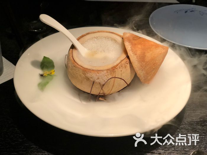 椰子淮杞花胶鸡汤