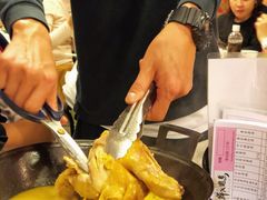 浓厚原只鸡煲花胶汤-鲜入围煮花胶鸡海鲜火锅