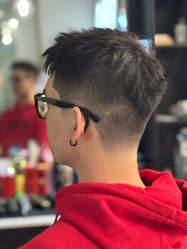 -老男孩男士理容馆·理发·烫染·修面