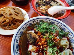 -爆炸头阿姨小四川正宗川味小吃(无任何分店)