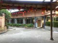 -茅草房·河畔园林火锅