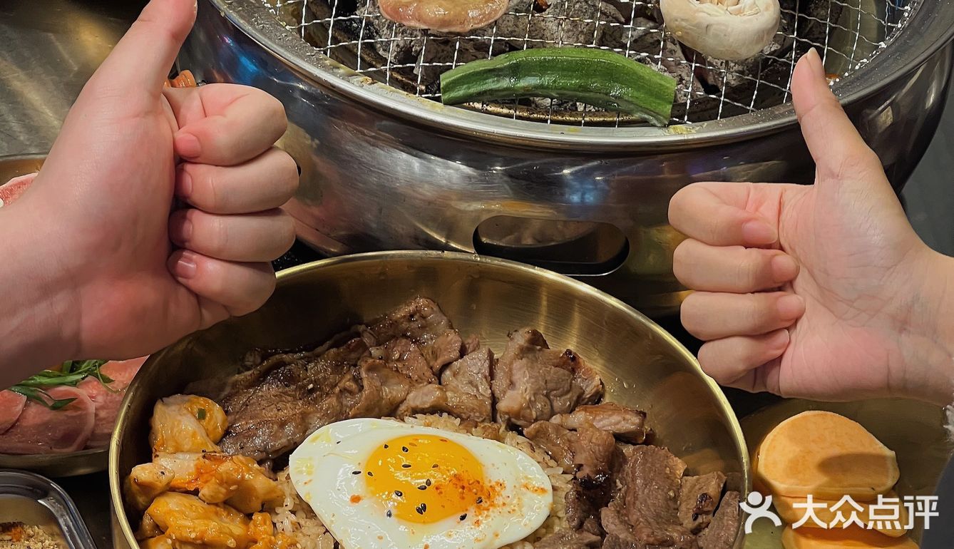 广州！！吃到了好吃的满满烤肉流心蛋炒饭！！🍳 