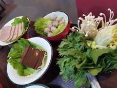 -虾弄弄海派小龙虾·牛羊蝎子火锅