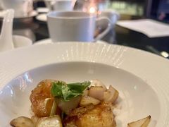 黑蒜大千爆虾球-北京四季酒店·采逸轩