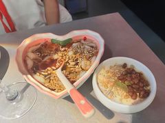 -伴山牛贵州黄牛肉火锅·苗疆非遗艺术餐厅(上海首店)