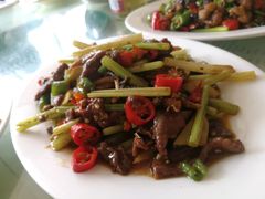 芹菜辣椒牛肉-南雄雄州土菜餐厅(粤北大厦店)