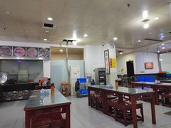 大堂-牛一嘴·兰州牛肉面·大盘鸡(财富中心店)