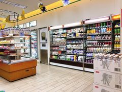 零售区-全家便利店(四平路六店)