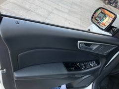 -京伟修鞋洗鞋奢侈品皮具护理店