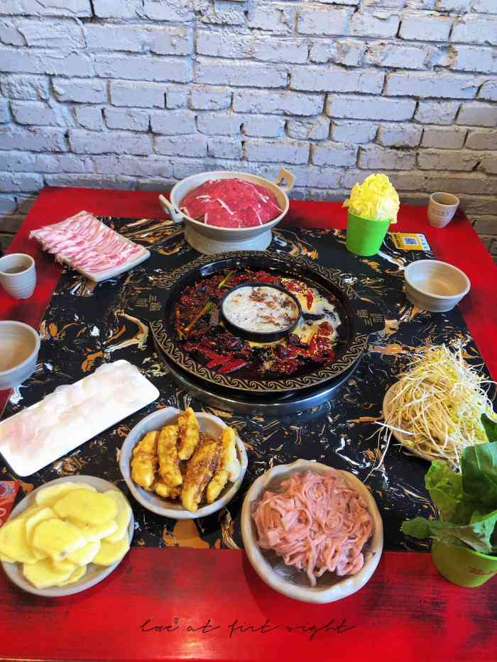 过三关老火锅(龙泉路店)-"[薄荷]环境: 环境优美,地道的四川老火.