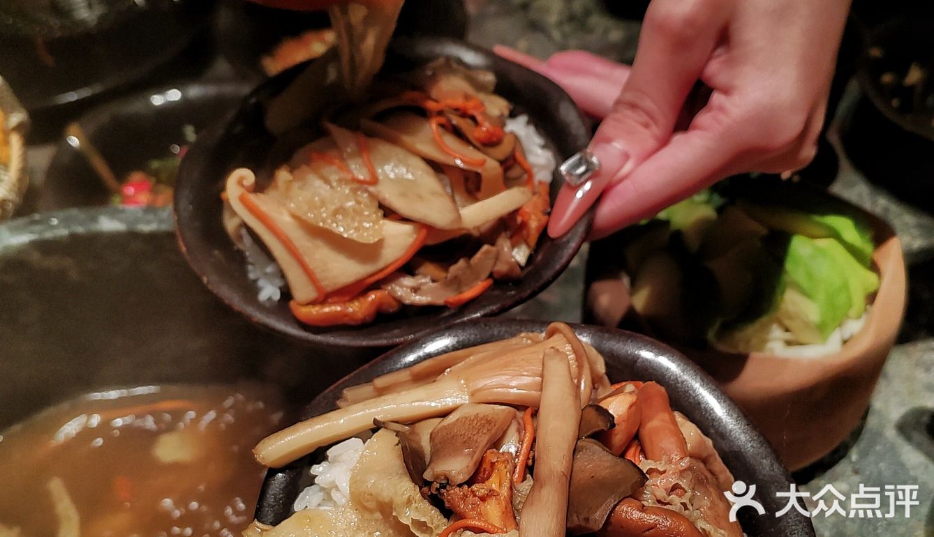 这怕不是把整个云南山上菌子都搬来南宁了吧